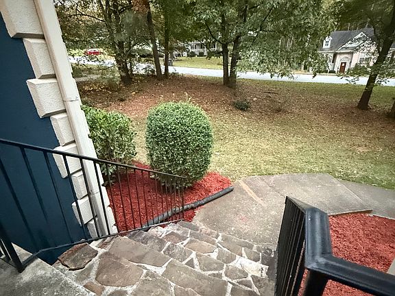 4th image of 9545 Lakeview Ct
