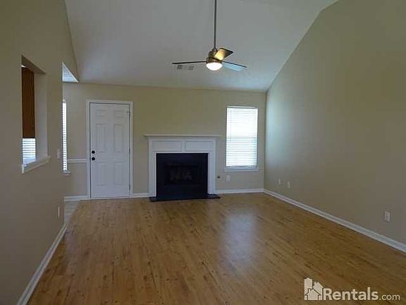 4th image of 405 Paxton Ave