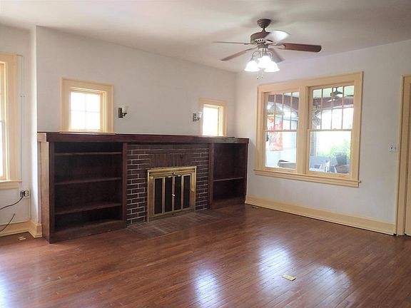 Grand room (23 X 14') with fire place.