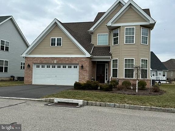 2nd image of 1209 Creekside Ln