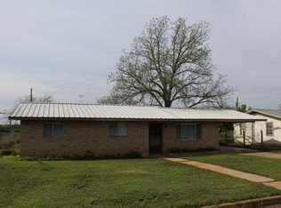 1108 E Brown St, Llano, TX 78643