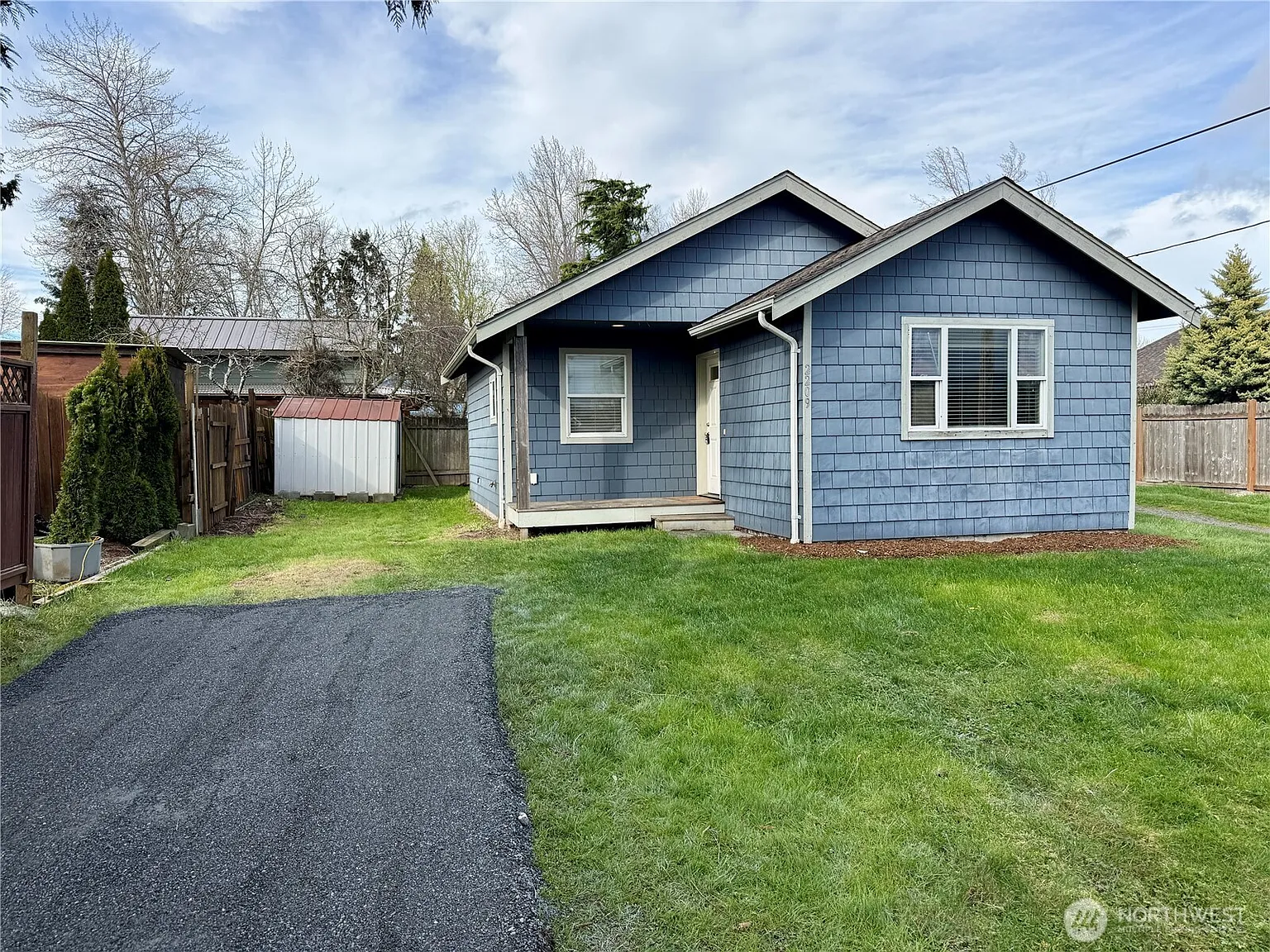 2209 E Maryland Street photo 1