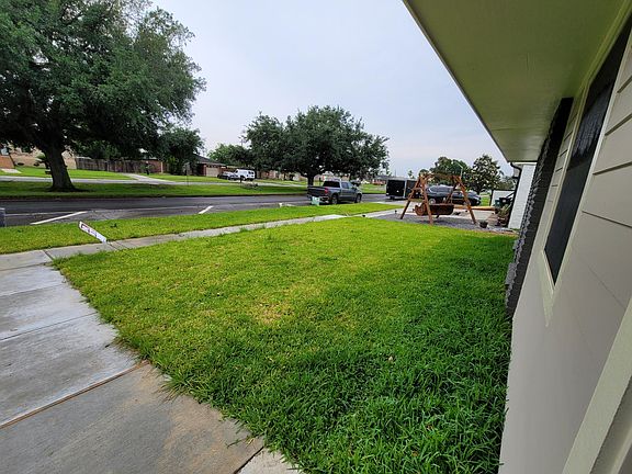 3rd image of 525 E Loyola Dr