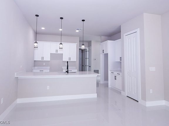 5th image of 219 Greenbriar Blvd