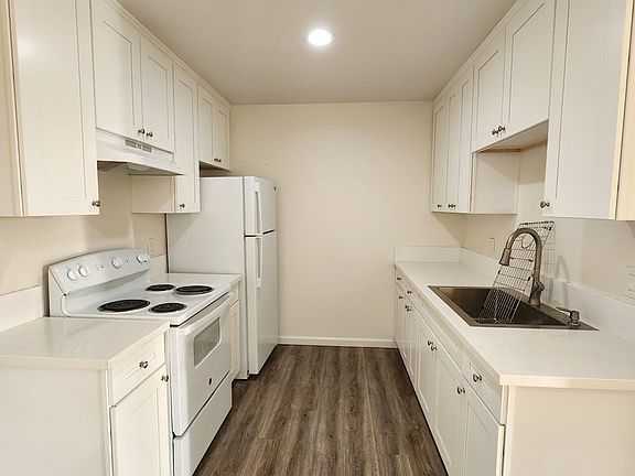 3rd image of 3758 Beyer Blvd #C