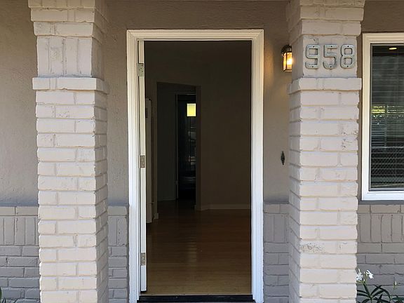 3rd image of 956 Roble Ave #958