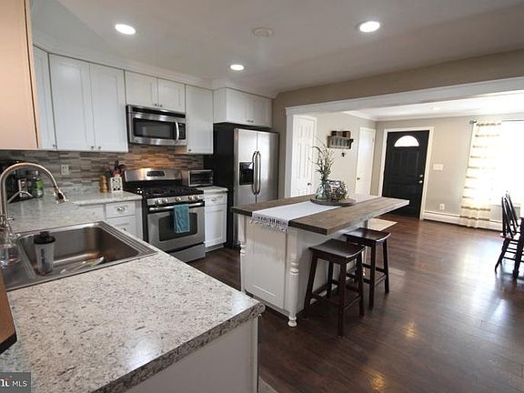 3rd image of 44 Deerwood Dr