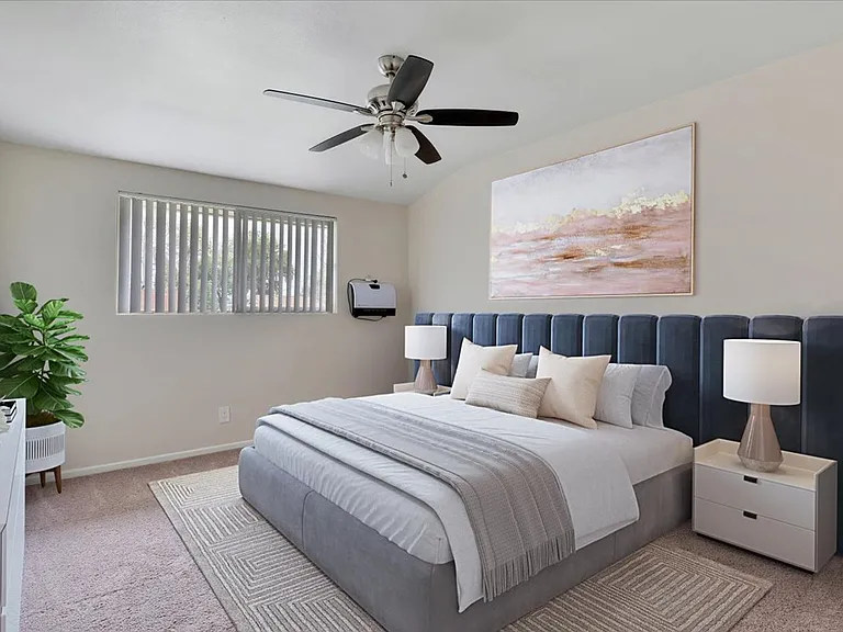 Melrose Place Apartments — Photo 100