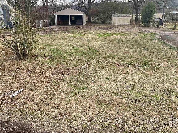 3rd image of 2020 Dellbrook Dr NE