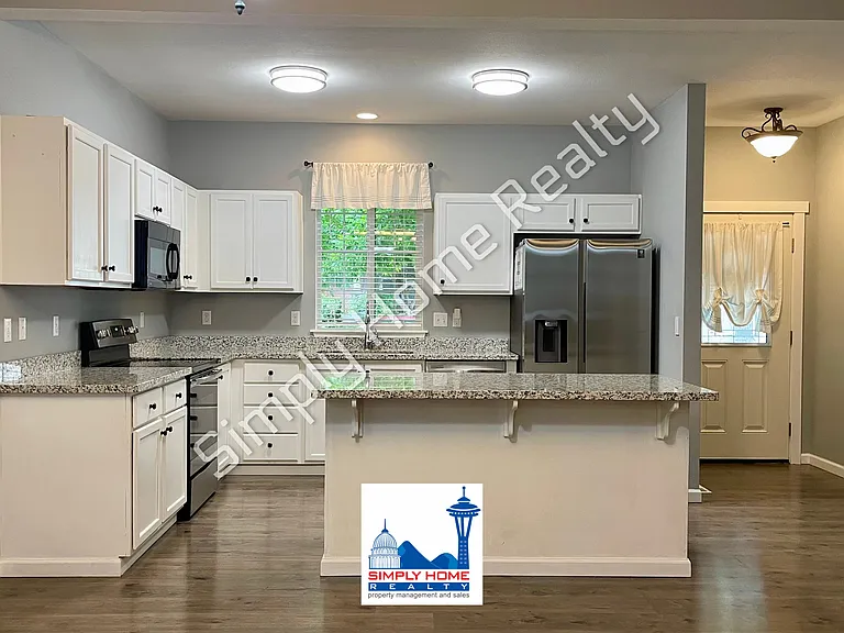 4520 Freemont St NE — Photo 6