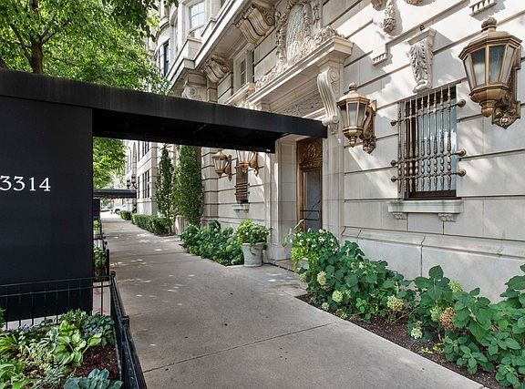 2nd image of 3314 N Lake Shore Dr APT 8B