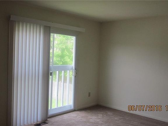 5th image of 614 Charles Ct