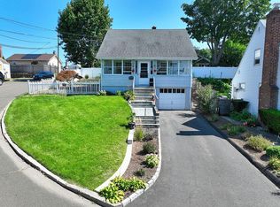 13 Yankee Doodle Ct, Norwalk, CT 06851