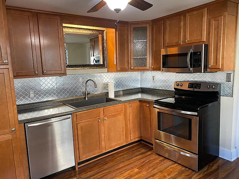 1116 E Main St #1 — Photo 12