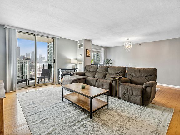 3rd image of 1212 N Lasalle St #1805