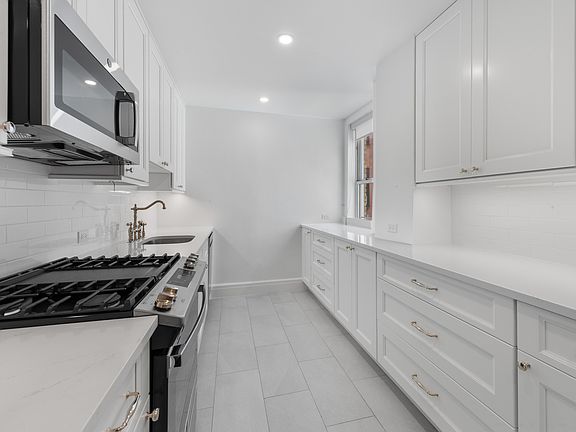 4th image of 25 W 81st St #2B