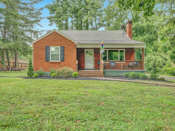 7204 Plantation Rd, Roanoke, VA 24019