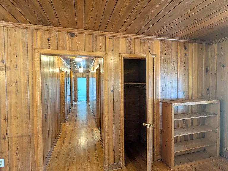 hallway to bedrooms