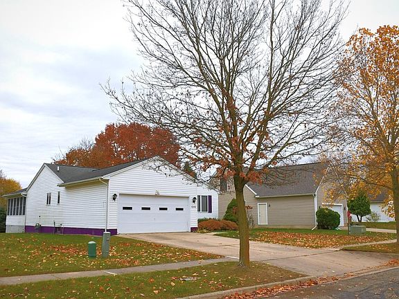 4th image of 1040 Heritage Dr