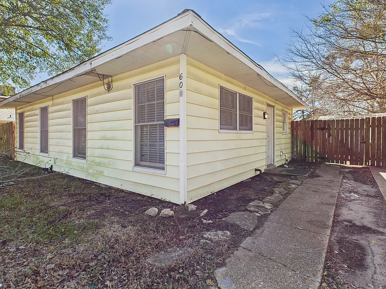 608 Highlands St — Photo 3