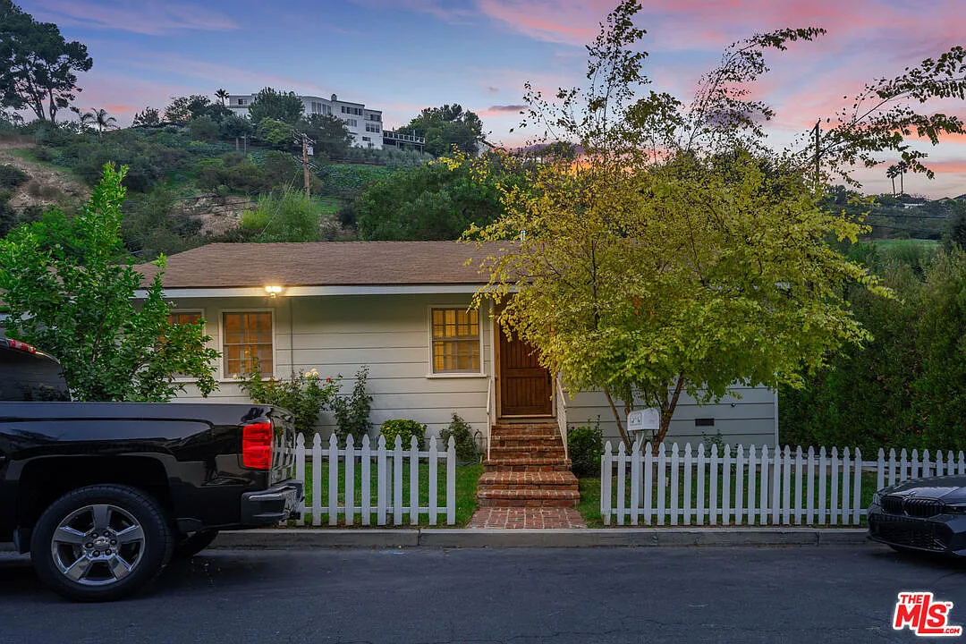 3 bed, 3.0 bath, 2044 sqft, $16,000 — Photo 2