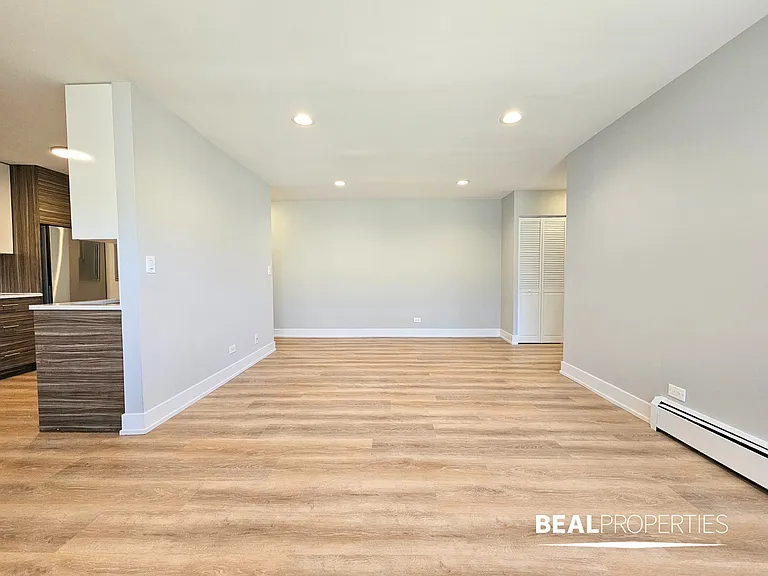 452 W Oakdale — Photo 42
