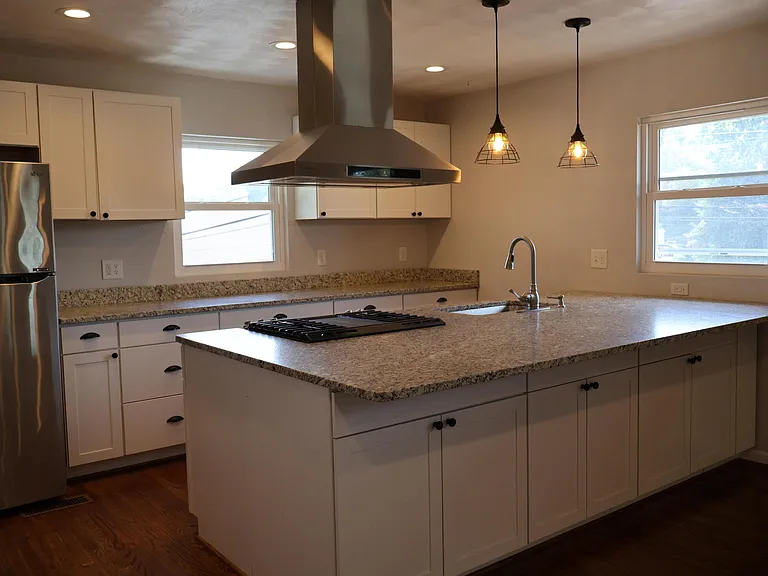 2033 E Main St — Photo 2
