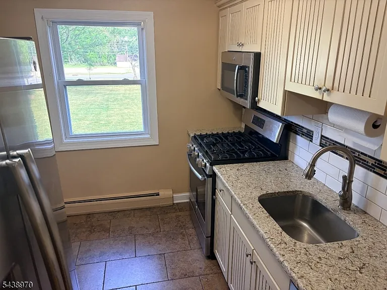 25 Hinchman Ave #1A — Photo 4
