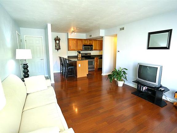 2nd image of 1781 Liberty Ln APT 60