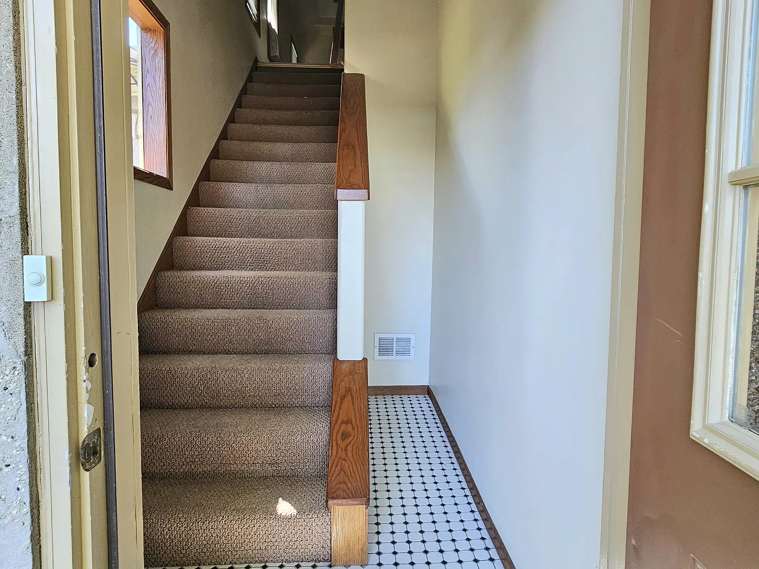 1 bed, 700 sqft, $900 — Photo 3