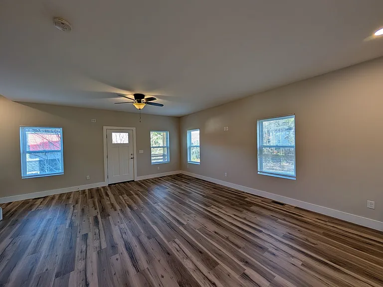 610 Salem Heights Ln — Photo 6