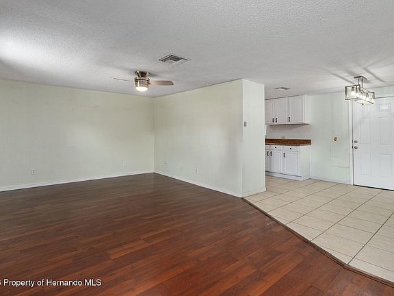 5th image of 613 Holley St