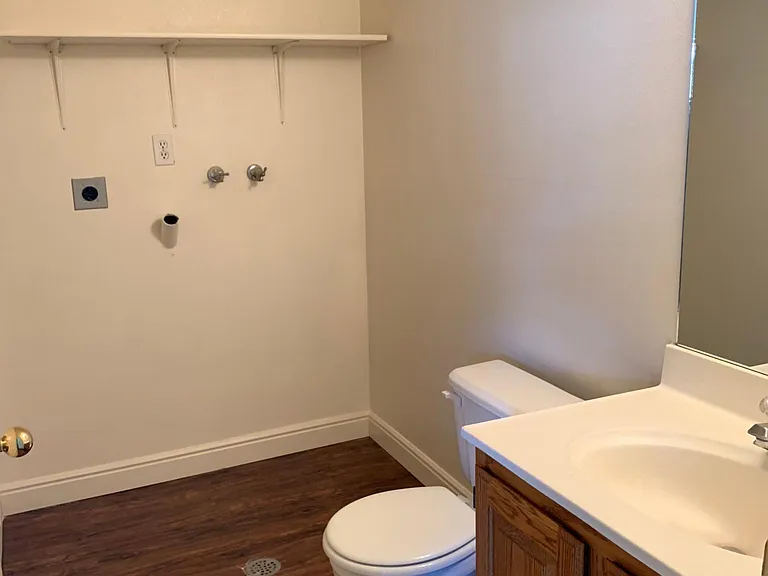 203 N 450 W #3 — Photo 9