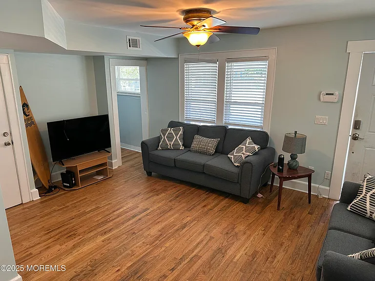 203 16th Ave — Photo 2