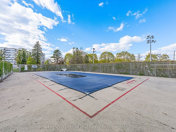 2nd image of 19 Woodlawn Rd E #512