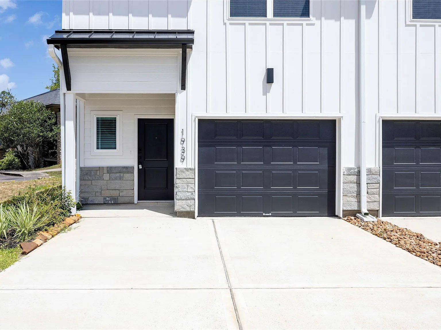 3 bed, 2.5 bath, 1557 sqft, $1,799 — Photo 3