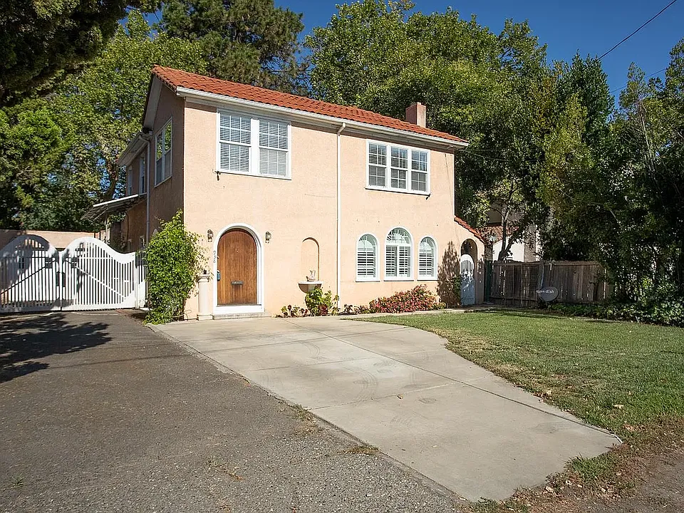 938 Live Oak Blvd