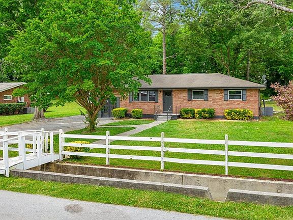 4th image of 1013 Greenhill Dr