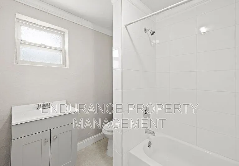1125 W 28th St — Photo 12
