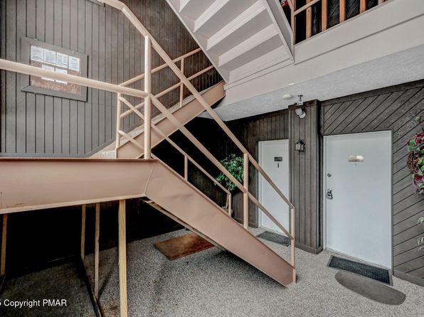 116 Foxfire Dr, Mount Pocono, PA 18344
