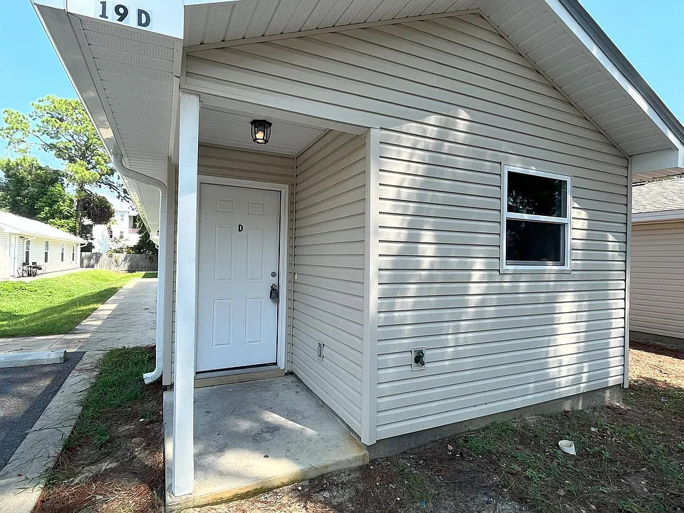 19 Park Cir SE