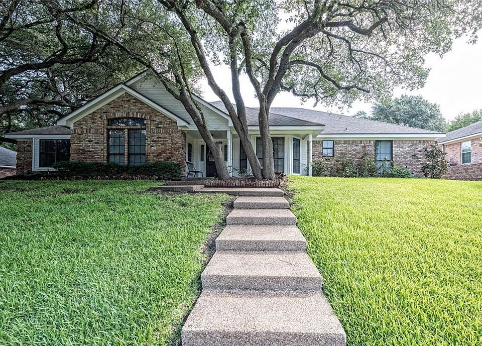 1st image of 9618 Oak Springs Dr