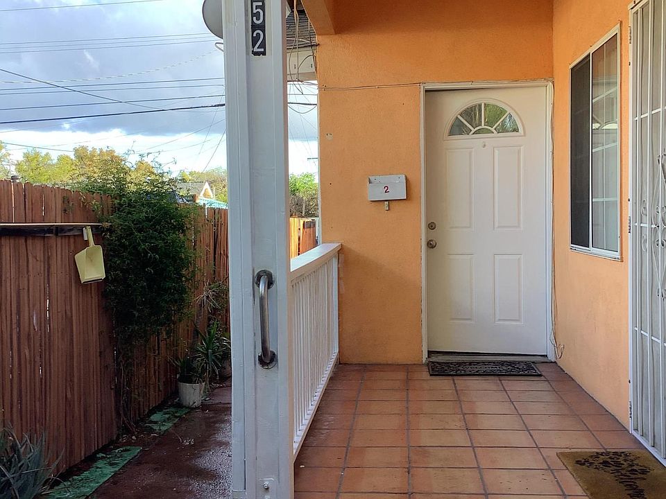 Front entrance to the apartment.
