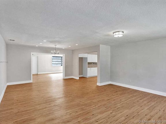 5th image of 42 East Dr