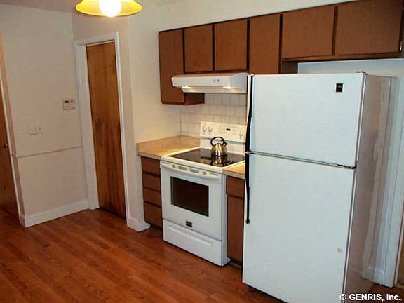 3rd image of 52 Horseshoe Ln S