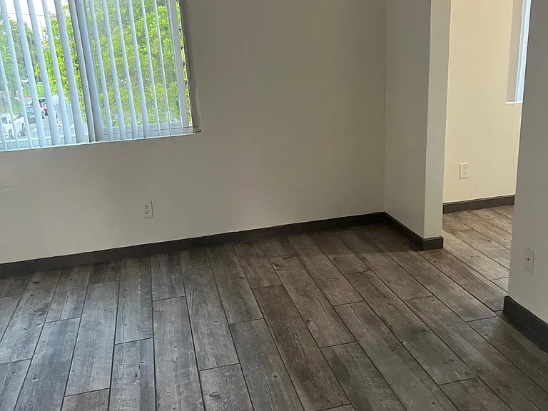 3191 Kemper St #14 — Photo 3