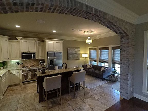 Kitchen & Sitting Area