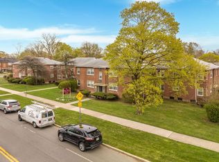 Detroit Luxury Living Apartments, Detroit, MI 48228