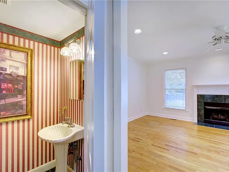 112 Newfield St — Photo 7