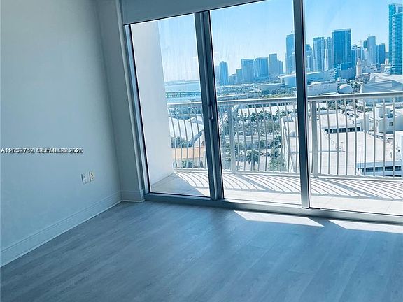 5th image of 1750 N Bayshore Dr APT 2112